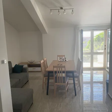 Apartment Mare I Ive Zadar