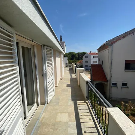 Mare I Ive Apartment *