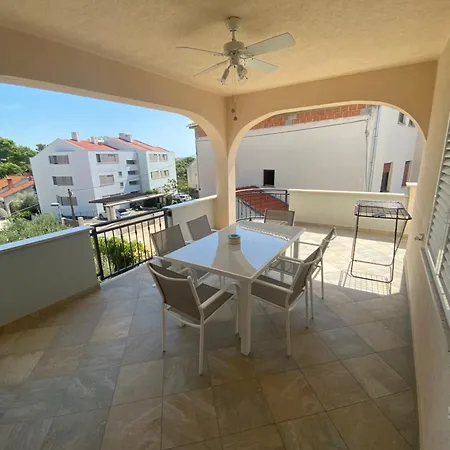 Apartment Mare I Ive Zadar